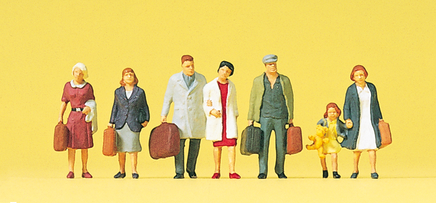 Preiser 10505 - Walking Passengers