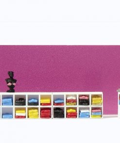 Preiser 10628 - Trying on Clothes