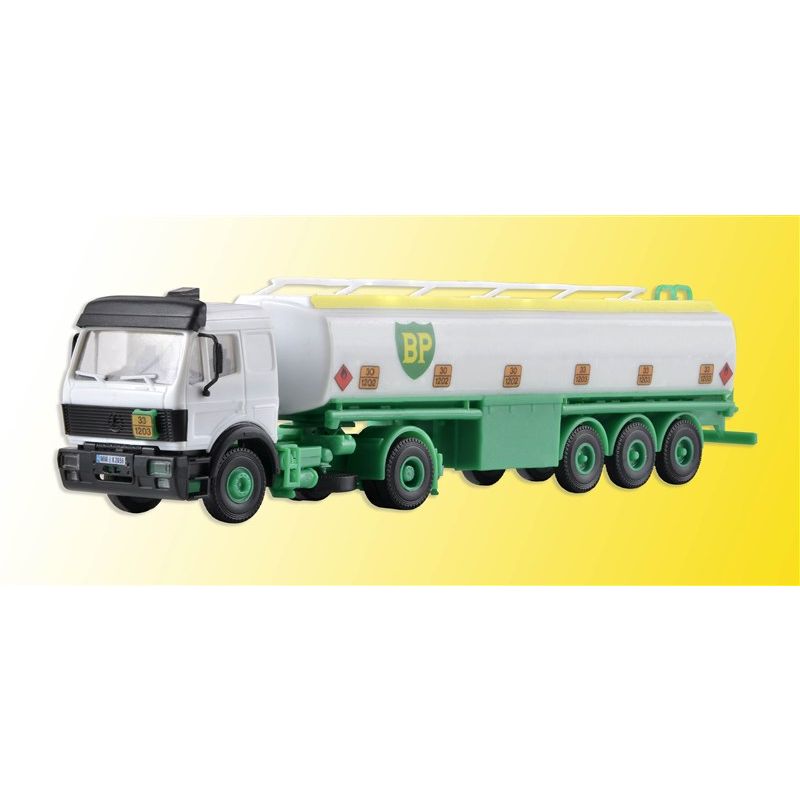 Kibri 14670 - MB 2-axle tanker truck BP