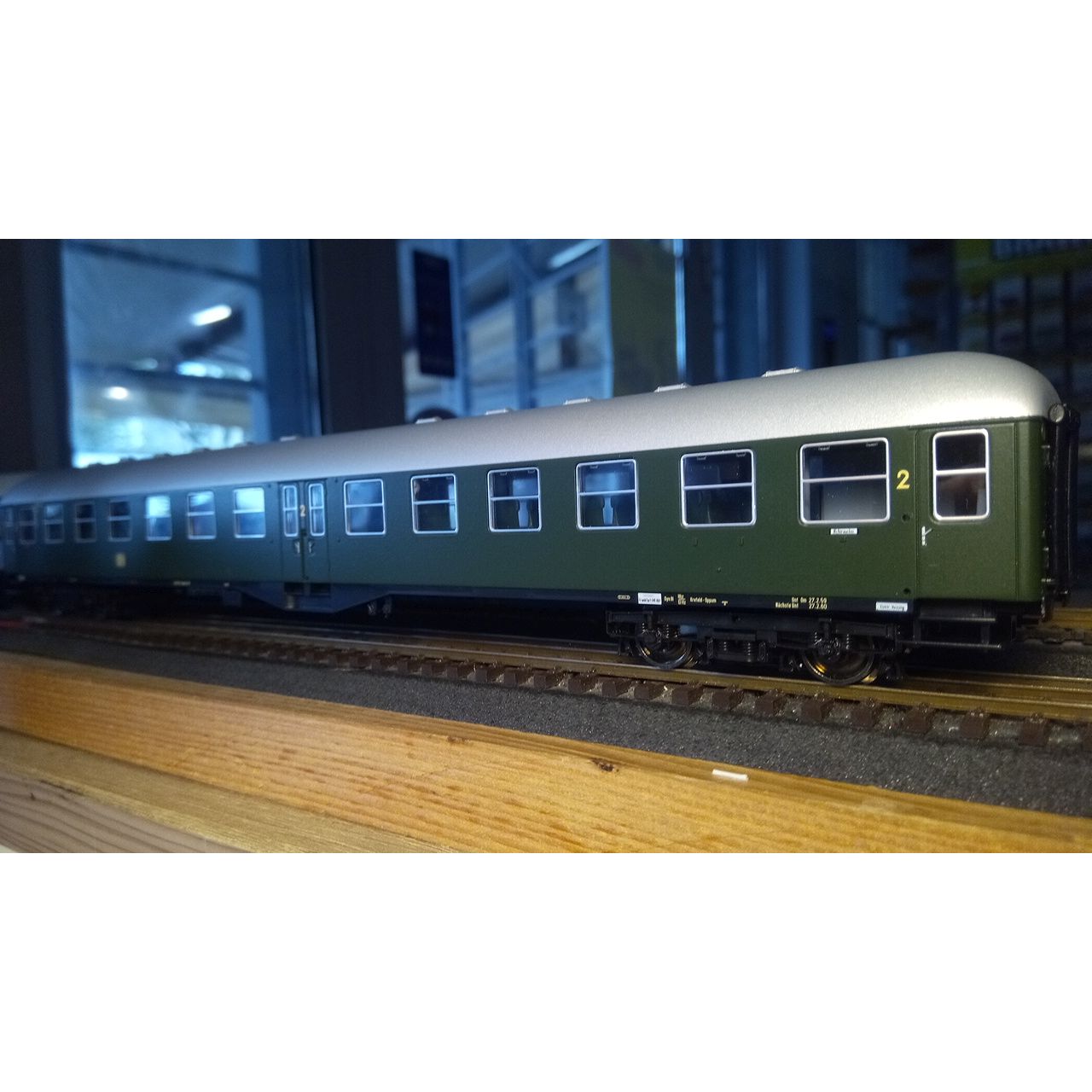 Roco 44680 - DB 2nd class Passenger Car, center door, B4ymgb, preowned