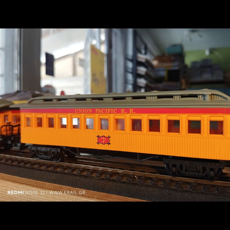 Set 3x US coaches, preowned - Image 2