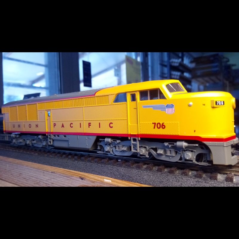 LIFE LIKE - US FM Erie-Built UP, A+B Unit set, DCC sound, preowned