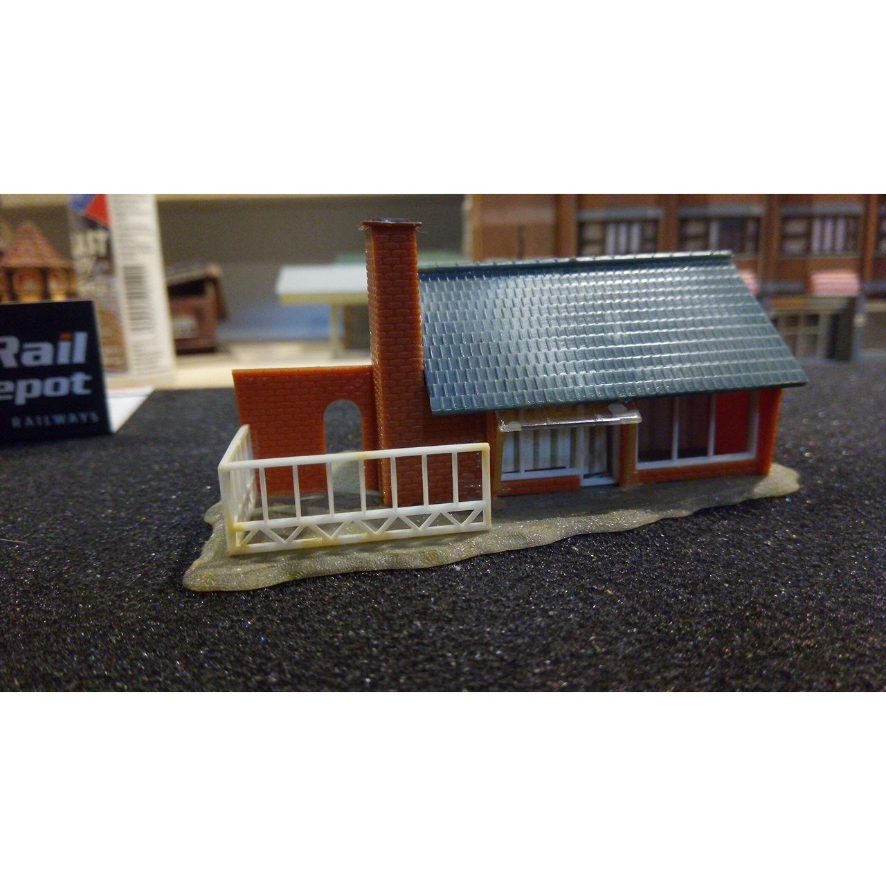 N scale house, preowned