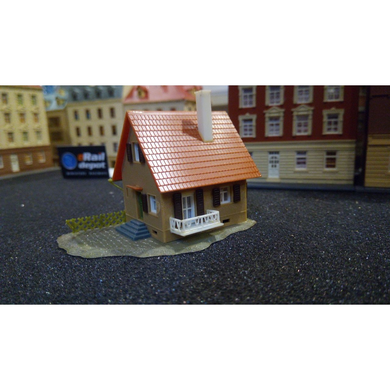 N scale house, preowned
