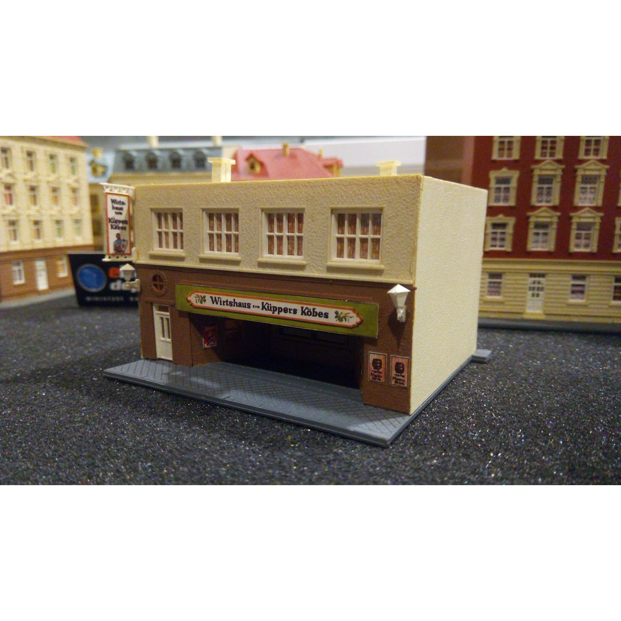 N scale Cinema, preowned