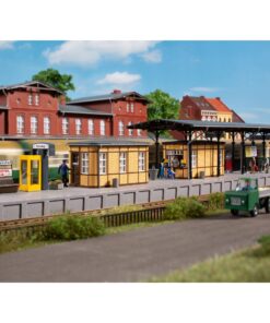 Alternative view of Auhagen 11452 - Station platform buildings and equipment